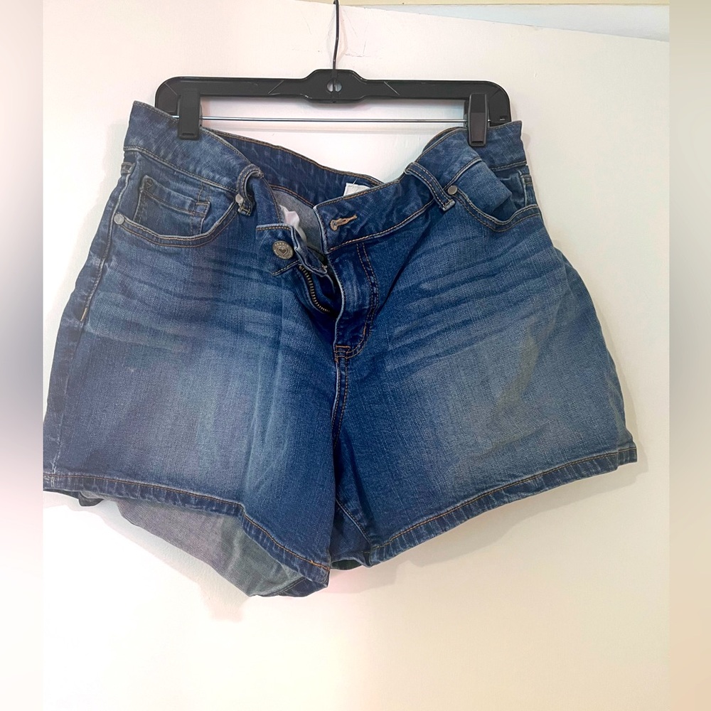 Torrid Medium Wash Denim Jean Shorts Size 22